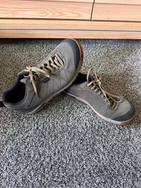 Oboz Bozeman Low leather men’s 9.5 Canteen
